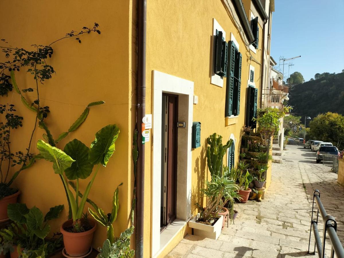 La Casa Di Sveva Apartment Ragusa Exterior photo